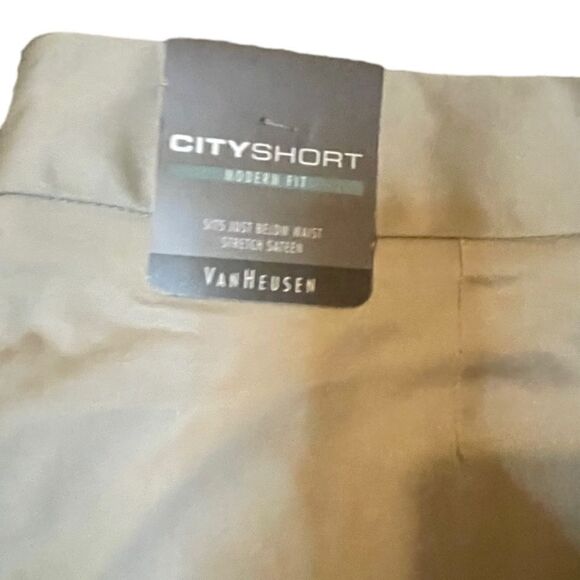 New VanHeusen City Short Modern Fit, size 12 - Picture 4 of 4